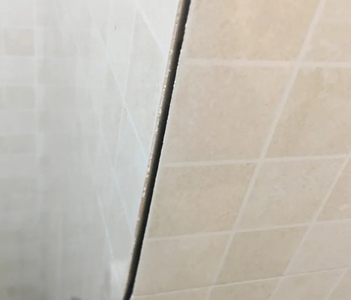 元宝瓷砖空鼓维修公司分享阳台瓷砖脱落的修复过程可以分为以下几个步骤